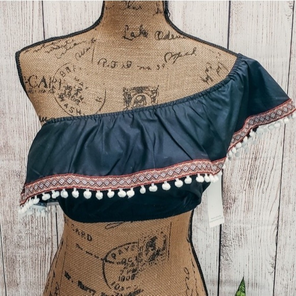 Tobi Tops Black Judy One Shoulder Crop Top Tribal Print Summer